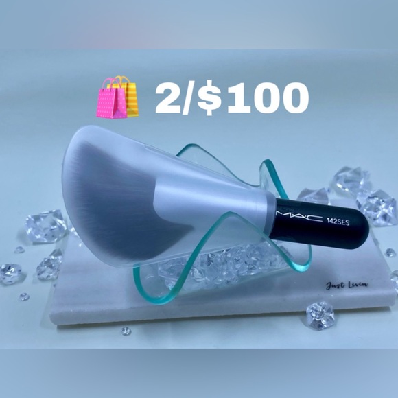 MAC Cosmetics Other - 🛍️ 142SES MAC Brush